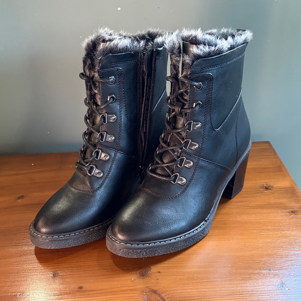 NWT Cloudwalkers Black Lace Up/Zip Fur Boots Size 8